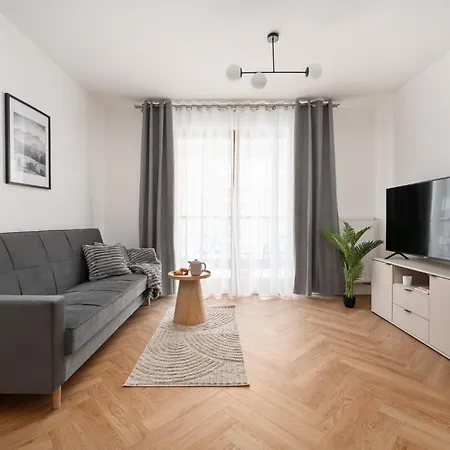 Towarowa Square & Parking By Downtown Varsovia